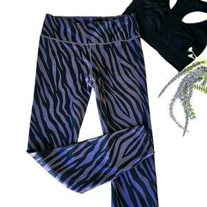 Nike Women's Activewear Pants Leggings Size Medium Purple Black Animal Print Gym